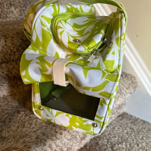 Beautiful designed pet carrier with handles. - Picture 3 of 11